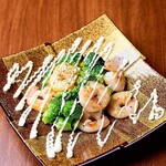 Grilled shrimp and broccoli with mayonnaise