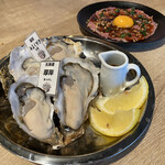 牡蠣と和牛の奴隷 - の…のめる！炙りレアユッケ ¥1,280