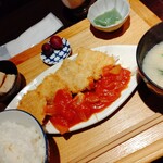 Nichijou Sahanji Idumi - 日替わり定食　漬けカジキフライ、こんにゃくの刺し身、高野豆腐煮　漬物　全景