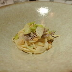 リストランテ カノフィーロ - 平取産黒豚のサルシッチャとウドのアーリオオーリオ　スパゲッティ