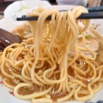 満洲味 - 2023年4月　麵持ち上げ