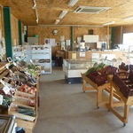 余湖農園 - 直売所には野菜も売ってます