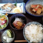 居酒屋 姫咲丸 - タチウオ塩焼と金目鯛煮付