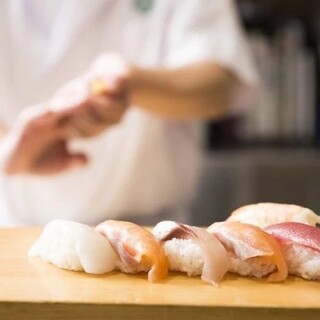 You can enjoy authentic nigiri Sushi learned from master craftsmen!