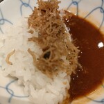 四季彩ダイニング　春 - ちりめんじゃこカレー：初めてお目に掛る組み合わせですが、シッカリと計算されてます♬