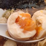 ケンチャンラーメン - 煮卵くん