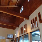 ケンチャンラーメン - 店内メニューと吹き抜けの天井