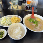 長浜ラーメンとん吉 - ラーメン定食♪