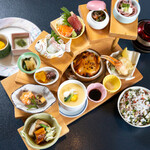 Most popular for lunch! ``Hanayomi'' where you can enjoy a variety of seasonal ingredients in small quantities and on many plates.