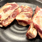 焼肉ホルモン 牛繁 - 牛繁カルビは注文した肉とは大きく異なる気がした。