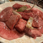 焼肉 とーがらし - 和牛カルビ(@1100円)