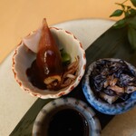 Kuni - ひじきの煮物は醤油味で
            その後マヨネーズと和えられてるらしい。
            これは面白い味わいだった。
            家でも真似できそう。
            
            ホタルイカは普通に美味しい。