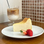 喫茶 プロローグ - カフェラテ、ベイクドチーズケーキ