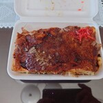 宝 - 料理写真:●お好み焼き（豚玉） 380円
お持ち帰りしたお好み焼きを食べてみた、、、

「豚肉は何処❔」

凄〜く粉もん生地の多いお好み焼き。
小麦生地とソースの味わいしかしねえぜっ？