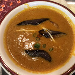 スーリア - チキンとナスのカレー