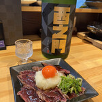 北新地ここの - カンガルーのユッケと西之門ハイブリッドのマリアージュ。卵は大分の龍のたまご。