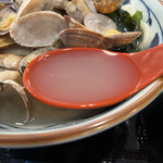 Marugame Seimen - アサリの滋味深い味わいの出汁。これは旨い。