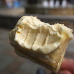 エシレ・メゾン デュ ブール - 歯形残りつつも（失礼!!）、口腔温で溶け始める絶妙ミルクバタクリ（2013年6月25日）