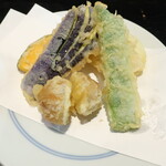 文楽 東蔵 - 季節野菜の天ぷら盛り合わせ「採れたて新鮮野菜の天ぷらです」（かぼちゃ，なす，新じゃがいも，新たまねぎ，モロッコインゲン）※ハーフ，お品書き表記通り