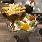 からふね屋珈琲店 三条本店 - もりもりポテトフライパフェ(1050円)