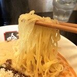 餃子と担々麺 吟 - 麺は細麺