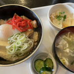 一献 - もつ煮込みぶっかけ丼　500円