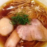 Japanese Soba Noodles 蔦 - 味玉醤油そば850円
      
      ただひたすらに美味い。煮干しの切れ味、あとに残らない出汁・返し
      
      スープを残すのが困難です。