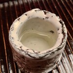 緒方 - ⑤白子筍(京都府塚原産)のお出汁
      目の前に提供された途端に筍の薫りがお椀から溢れて、春を満喫した心持ちに
      筍の甘みがギュッと凝縮し、微かに旨みも感じます
      飲み終わった後の余韻もまた素晴らしい