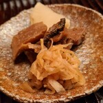 緒方 - ⑬お漬け物(切干大根、筍の山椒煮、沢庵)
      筍の山椒煮、ちょっと濃いめですが沁々とする味わい