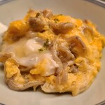 緒方 - ⑪素魚(スズキ目ハゼ科)玉子閉じマイクロ丼
      白魚(シラウオ、サケ目シラウオ科)は大きい方が旨みが増し美味しいですが、素魚は小さい方が甘みがあり美味しいと思う
      玉子閉じの旨みと相まってホッとする美味しさ