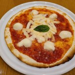 うすバリ生地のマルゲリータ（４５０円）