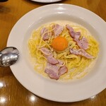ヨード卵・光と吊るしベーコンのカルボナーラ（８５０円）