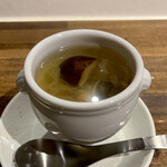 中華ダイニング 一途一心 - 塩気控えめでじんわりした。スッポンとか高い食材入ってるらしい。へー。私健康とかどうでも良いけどなんとなくありがたく食べたw