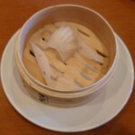中国料理 龍薫 - サービスのエビ蒸し餃子
