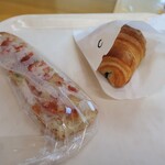 ベーカリーモグモグ - 購入したパン。