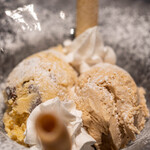 わいん食堂 Chez とし - 2023.4 アイスクリーム2種（780円）ラムレーズン、アールグレイ