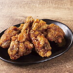 Delicious and spicy! Fried chicken wings (4 pieces)