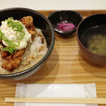 自然薯とろろ丼専門店 黒十ヤ - タルタル旨味唐揚げとろろ丼