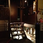 Ryukyu Dining 家守家 - ロフトの下は甕置き場