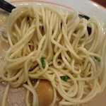 大砲ラーメン - 久留米系の基準となる細ストレート麺