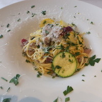 IL PINOLO 梅田 - サルチッシャ（ソーセージ）とズッキーニの手打ちパスタ
