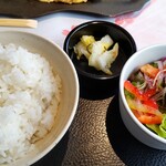 Kaze No Machi Ruju - ランチのご飯・サラダ（ご飯は普通盛りでもやや少な目な感じでした）