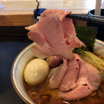 中華そば 四つ葉 - レアチャーシューリフト。