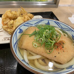 Marugame Seimen - きつねうどん（並）と野菜かき揚げ