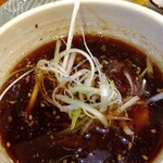 俺の中華たなか家 - 薬味ネギをスープに浸して♬