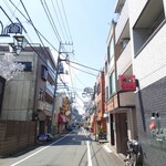 らぁめん 一福 - お昼時は近隣の会社員で賑わう不動通り商店街。