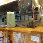 らぁめん 一福 - 玄関扉前のカウンター”角”。