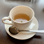 バルバルキッチンアメリ - ランチのカップスープ
      ちょっと濃いめの味つけのコンソメスープ。