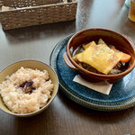 バルバルキッチンアメリ - ランチの煮込みチーズハンバーグとゆかりごはん(¥1,180)
      煮込みハンバーグはデミグラスっぽいものを想像していたが、ブラウザソースっぽい味でなかなかの美味！