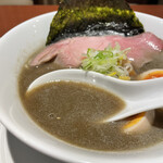 酒肴場 屯 - 濃醇煮干しのスープはエグ味を抑えつつビターな旨さ